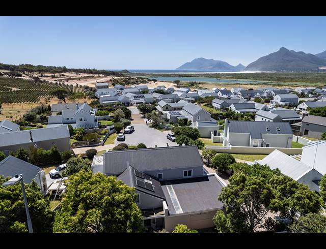 4 BEDROOM FREEHOLD FOR SALE IN BLUEWATER ESTATE